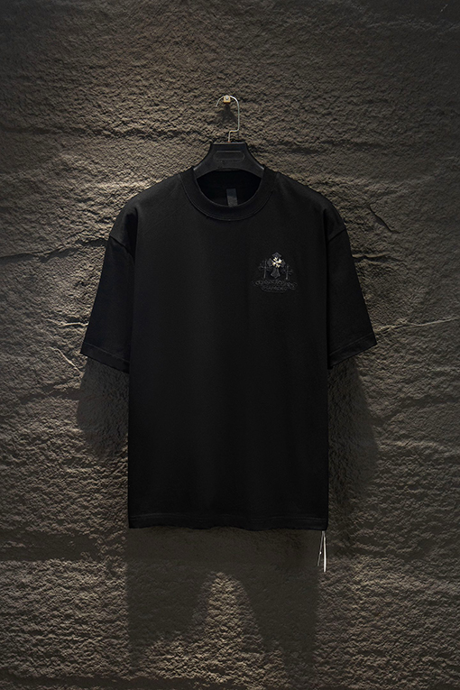 クロムハーツ 新作ダメージレザーと刺繍金具の半袖Tシャツ