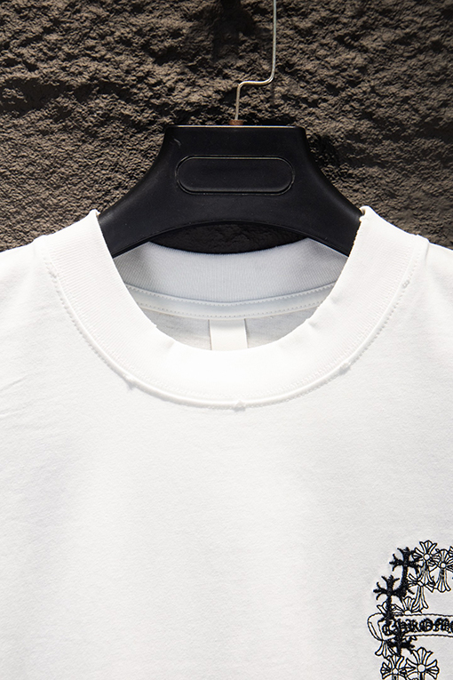 クロムハーツ ヘビーデューティーなダメージのアップリケ刺繍入り半袖Tシャツ