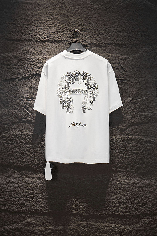 クロムハーツ ヘビーデューティーなダメージのアップリケ刺繍入り半袖Tシャツ