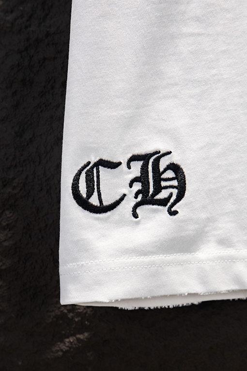 クロムハーツ ヘビーデューティーなダメージのアップリケ刺繍入り半袖Tシャツ