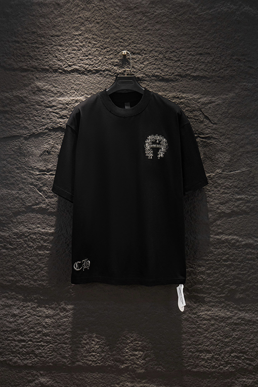 クロムハーツ ヘビーデューティーなダメージのアップリケ刺繍入り半袖Tシャツ
