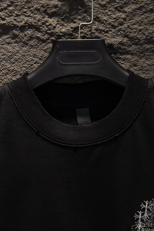 クロムハーツ ヘビーデューティーなダメージのアップリケ刺繍入り半袖Tシャツ