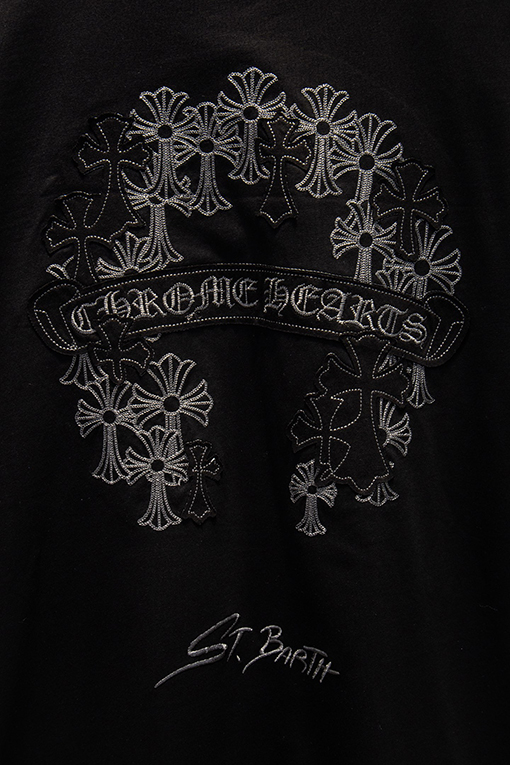 クロムハーツ ヘビーデューティーなダメージのアップリケ刺繍入り半袖Tシャツ