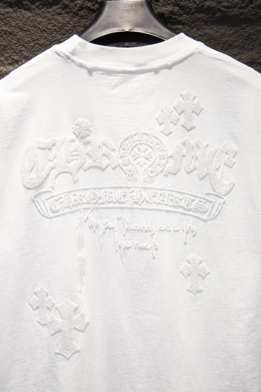 クロムハーツ 重工業なビーズと中空刺繍が施されたダメージ加工の半袖Tシャツ