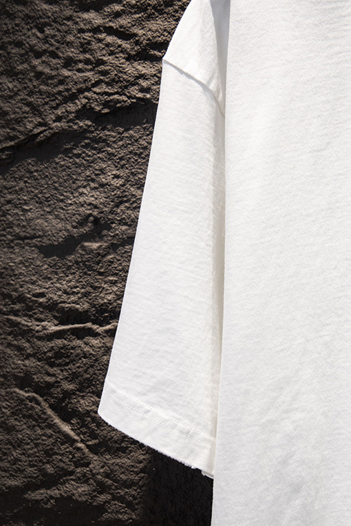 クロムハーツ 重工業なビーズと中空刺繍が施されたダメージ加工の半袖Tシャツ