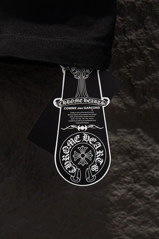 クロムハーツ 重工業なビーズと中空刺繍が施されたダメージ加工の半袖Tシャツ