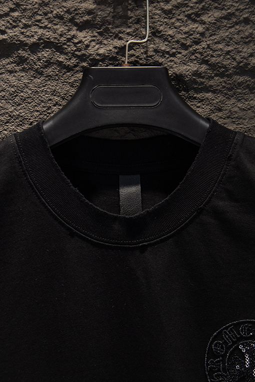 クロムハーツ 重工業なビーズと中空刺繍が施されたダメージ加工の半袖Tシャツ