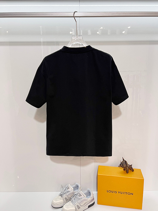 ディオール バラと文字のロゴが刺繍されたクラシックなカラーブロックのクルーネック半袖Tシャツ