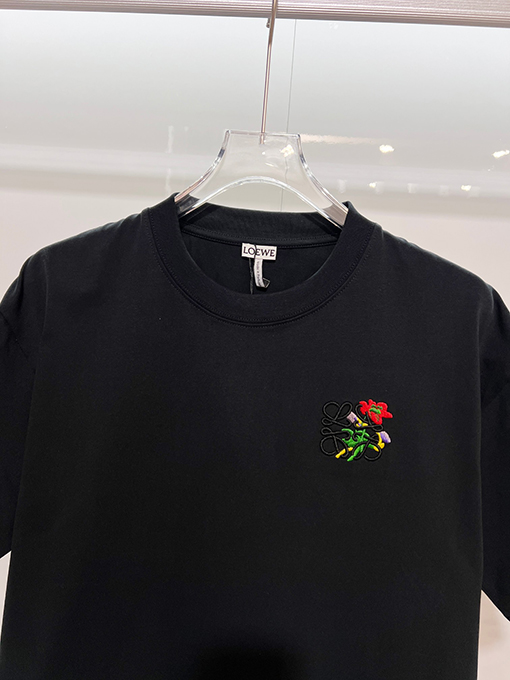 ディオール バラと文字のロゴが刺繍されたクラシックなカラーブロックのクルーネック半袖Tシャツ