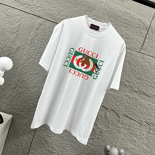 グッチ 胸元にダブルGのグッチロゴプリント馬年柄の半袖Tシャツ