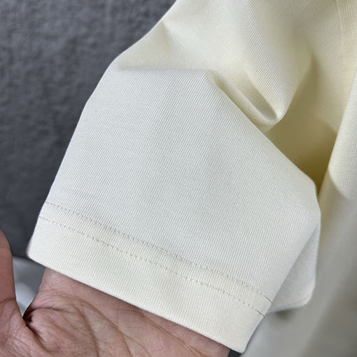 グッチ 胸元にダブルGのグッチロゴプリント馬年柄の半袖Tシャツ