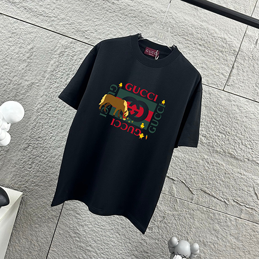 グッチ 新モデル胸元にダブルGのグッチロゴプリント馬年柄の半袖Tシャツ