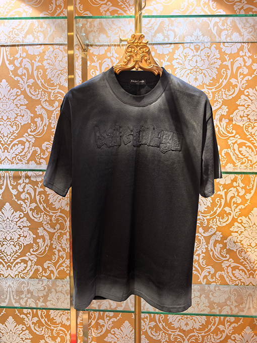 バレンシアガ BALENCIAGA 新作アップリケ刺繍がを半袖Tシャツ