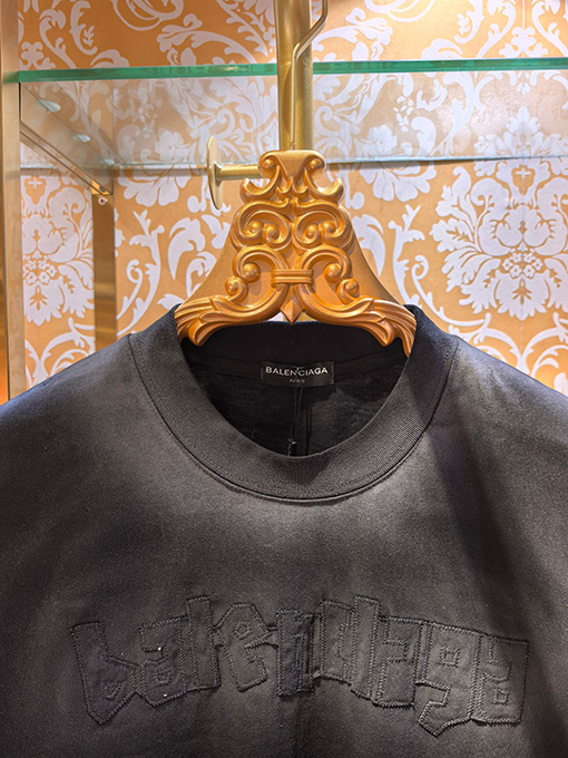バレンシアガ BALENCIAGA 新作アップリケ刺繍がを半袖Tシャツ