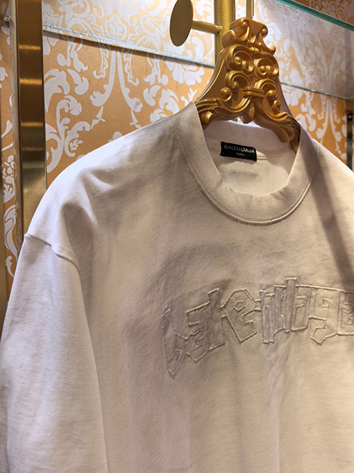 バレンシアガ BALENCIAGA 新作アップリケ刺繍がを半袖Tシャツ