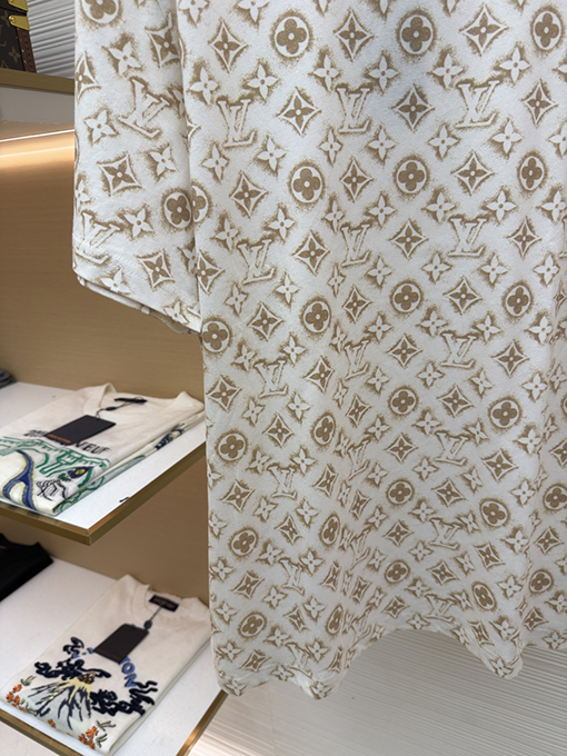 ルイヴィトン オールオーバーロゴクルーネック半袖Tシャツ