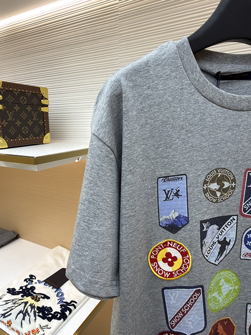 ルイヴィトンスーパーコピー SKI スキースタイルのラウンドネック半袖Tシャツ