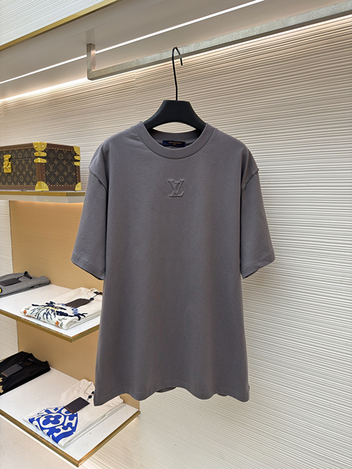 ルイヴィトン エンボスロゴ半袖Tシャツ