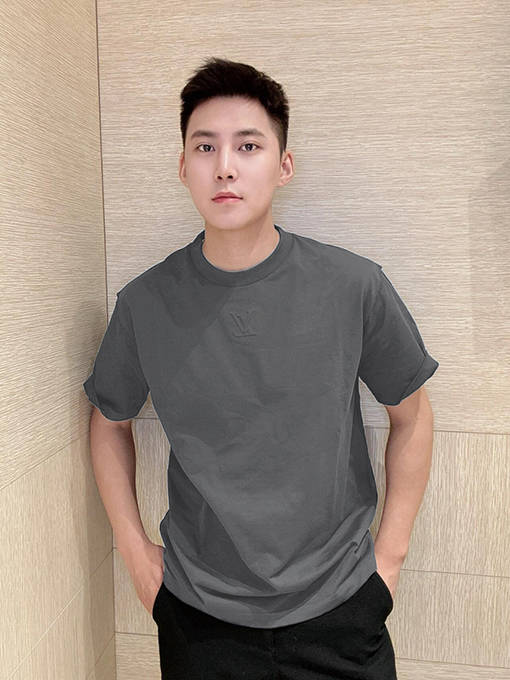 ルイヴィトン エンボスロゴ半袖Tシャツ