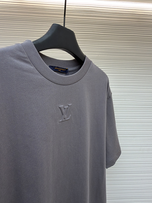 ルイヴィトン エンボスロゴ半袖Tシャツ