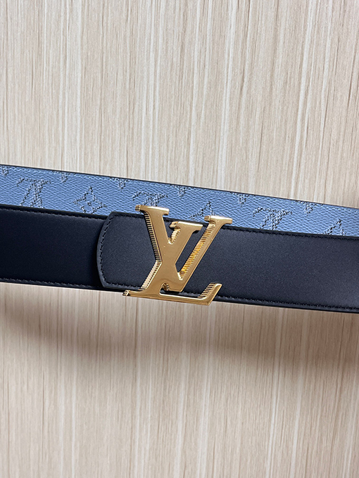 ルイヴィトン クラシックな質感の両面ベルト