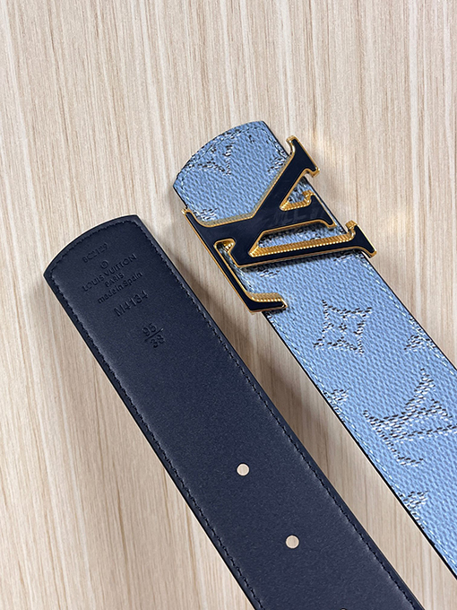 ルイヴィトン クラシックな質感の両面ベルト