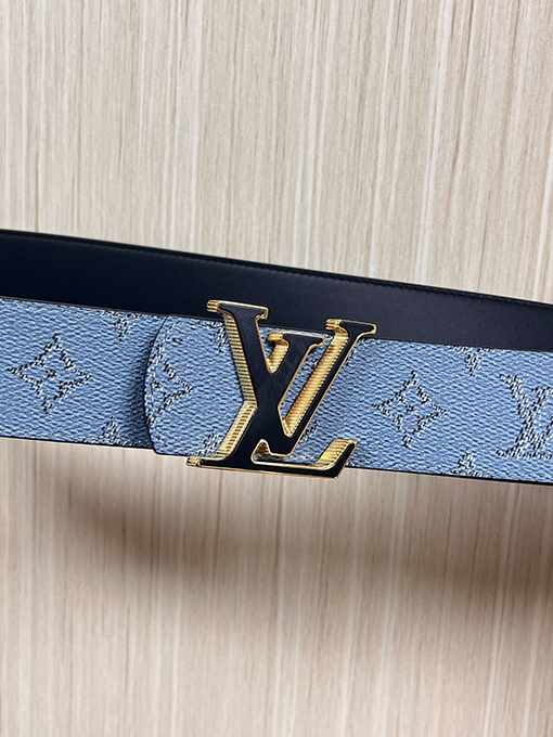 ルイヴィトン クラシックな質感の両面ベルト