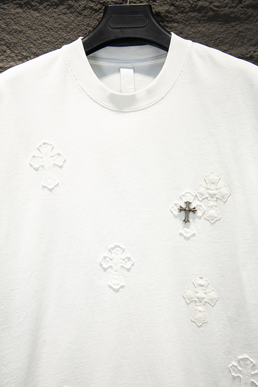 クロムハーツ ヘビーデューティーなダメージパッチ刺繍入りレザーラベル金具き半袖Tシャツ