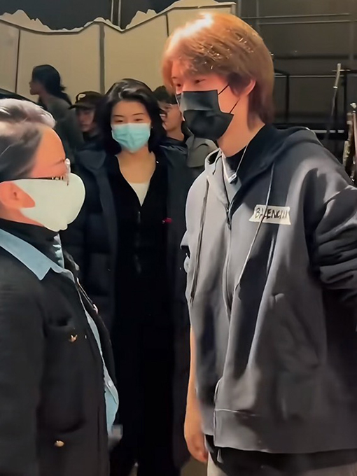 バレンシアガ Balenciaga ホワイトテーププリントのフード付きジップアップスウェットシャツジャケット