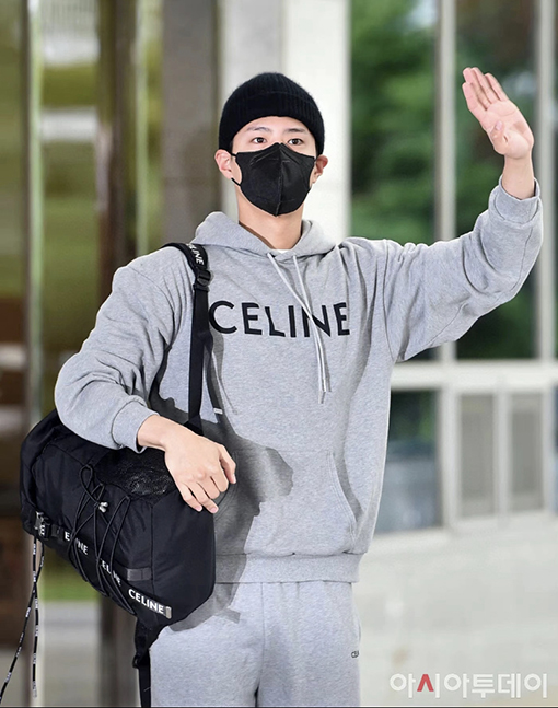 セリーヌ CELINE レターロゴパーカー