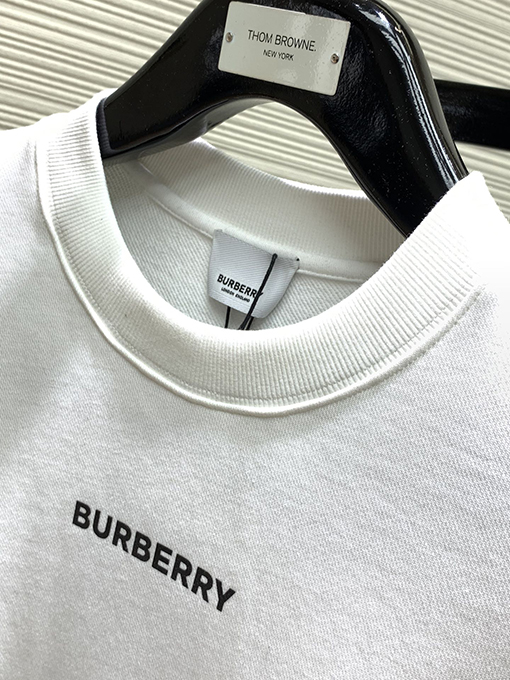 バーバリー Burberry ファッショナブルでカジュアルなクルーネックスウェットシャツ