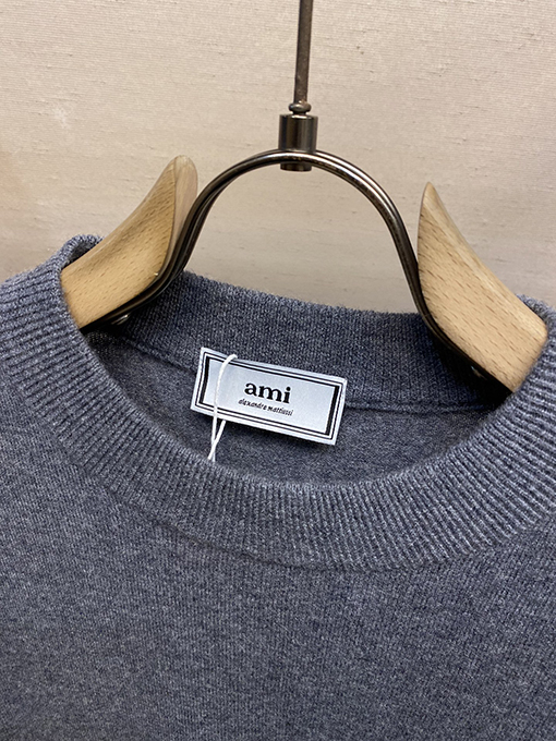 アミスーパーコピー Ami Paris ハート型のA字刺繍入りカップルウールセーター