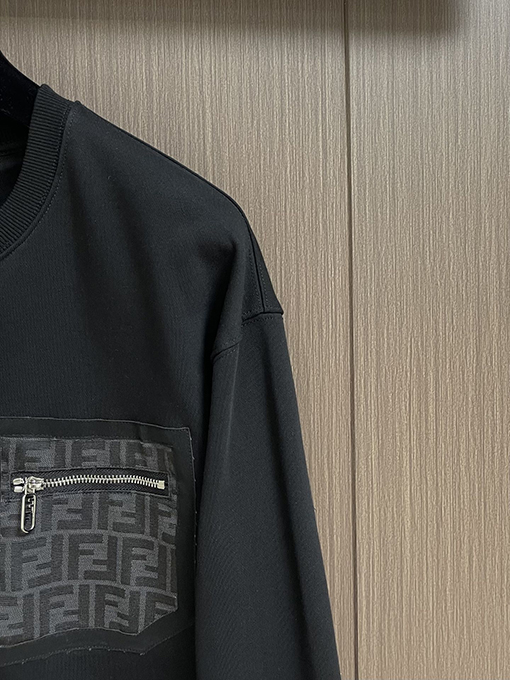 フェンディ シンプルなクルーネックの長袖スポーツシャツ