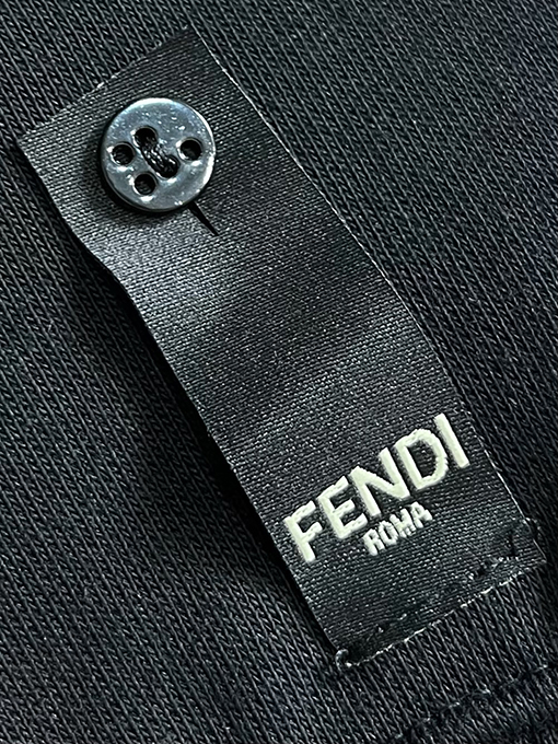 フェンディ シンプルなクルーネックの長袖スポーツシャツ