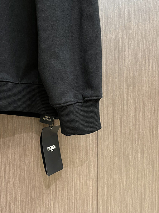 フェンディ シンプルなクルーネックの長袖スポーツシャツ