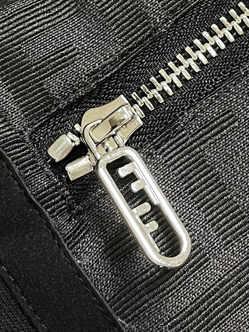 フェンディ シンプルなクルーネックの長袖スポーツシャツ