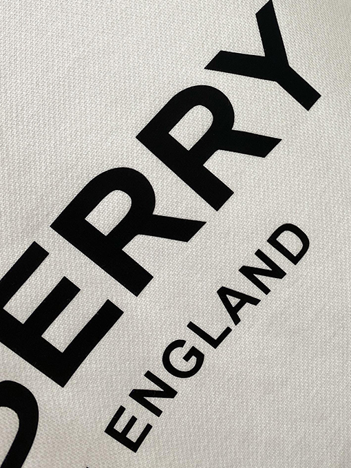 バーバリー BURBERRY フロント胸にプレミアムプリントのレターロゴが入ったクルーネックスウェットシャツ