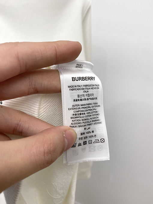 バーバリー BURBERRY フロント胸にプレミアムプリントのレターロゴが入ったクルーネックスウェットシャツ