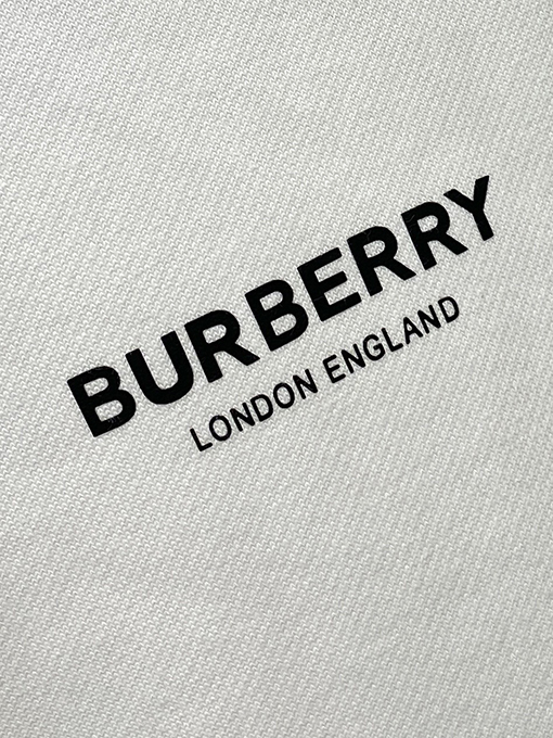 バーバリー BURBERRY 胸にプレミアムプリントのレターロゴが入ったクルーネックスウェットシャツ