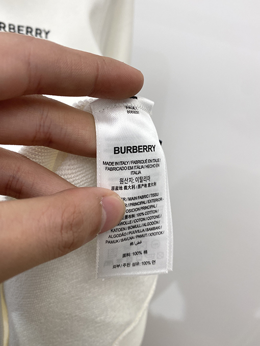 バーバリー BURBERRY 胸にプレミアムプリントのレターロゴが入ったクルーネックスウェットシャツ