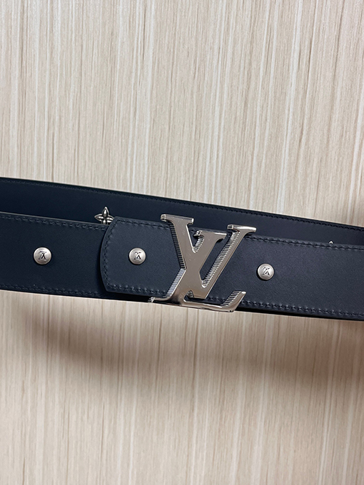 ルイヴィトンコピー LV Dimension Drift Flower Studs 新モデル両面ベルト