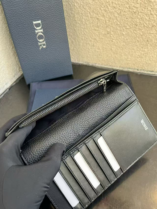 ディオール 二つ折りロングウォレット