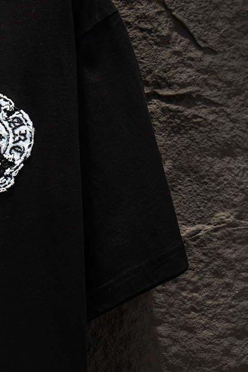 クロムハーツスーパーコピー 重工業カスタムアップリケ中空の刺繍半袖Tシャツ