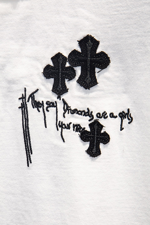 クロムハーツ ヘビーデューティーなダメージとウォッシュをしたアップリケ刺繍の半袖Tシャツ