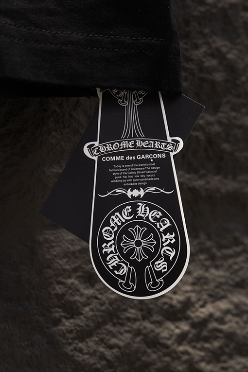 クロムハーツ ヘビーデューティーなダメージとウォッシュをしたアップリケ刺繍の半袖Tシャツ
