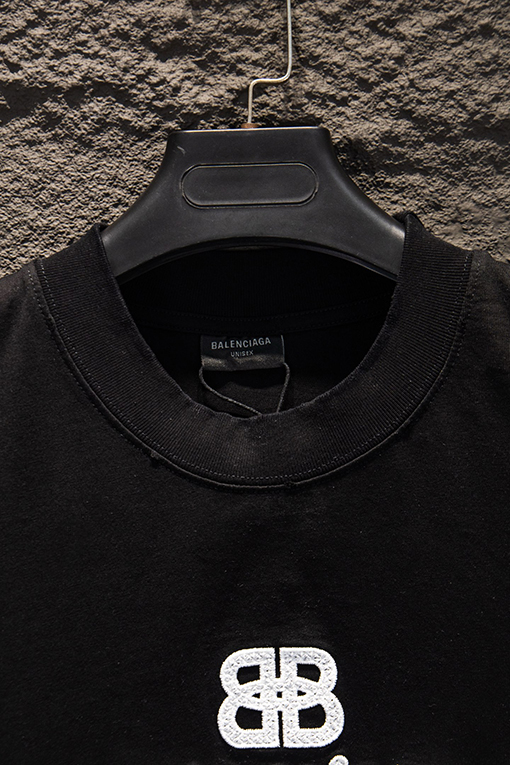 バレンシアガ Balenciaga クラシックなリバースカラースタンプダメージホロー刺繍半袖Tシャツ