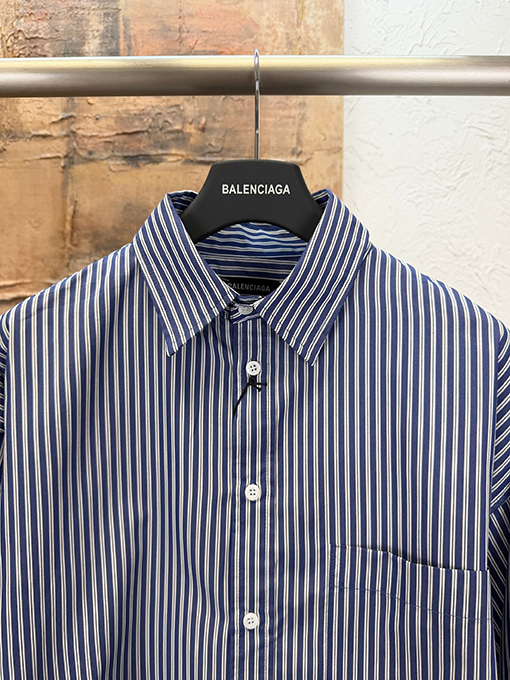バレンシアガコピー Balenciaga アームバンド付きストライプ長袖シャツ