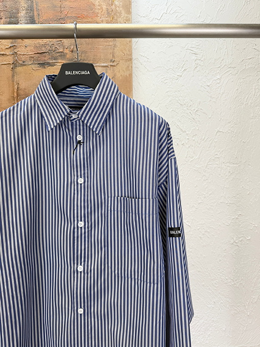 バレンシアガコピー Balenciaga アームバンド付きストライプ長袖シャツ