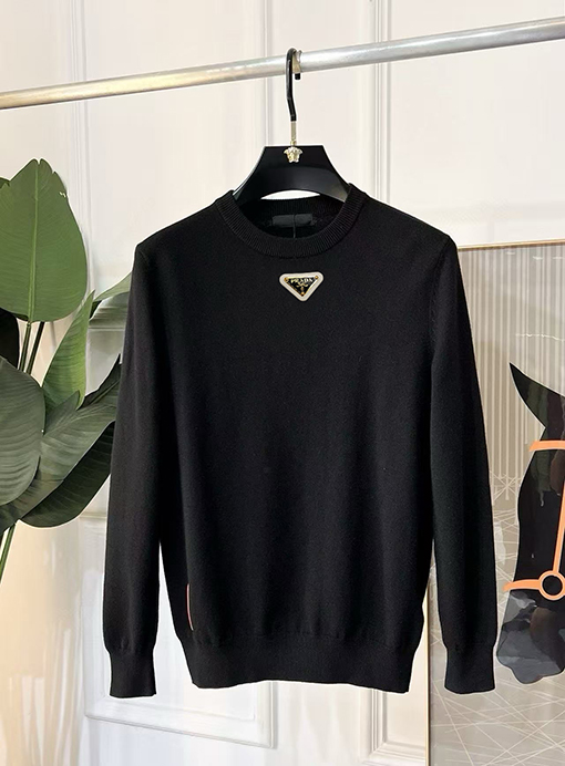 プラダ クラシックなトライアングルロゴクルーネックセーター