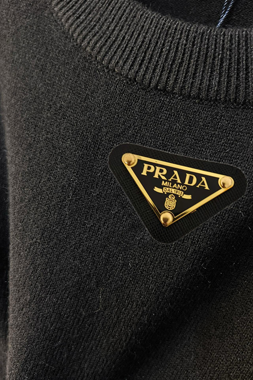 プラダスーパーコピー トライアングルロゴクルーネックセーター